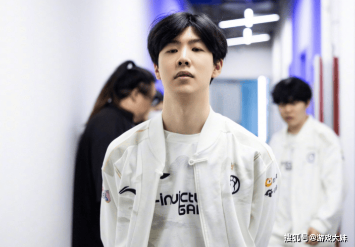 C9引发争议！，TheShy官方宣布锐不可当新规比赛高潮迭起